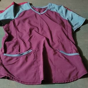 Size large scrub top